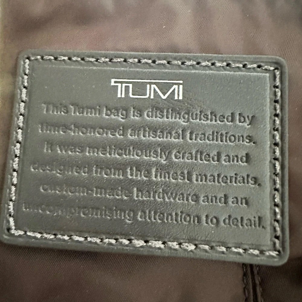 Tumi Large Voyageur Tote bag, Business bag. Water and stain resistant coating - Picture 6 of 7